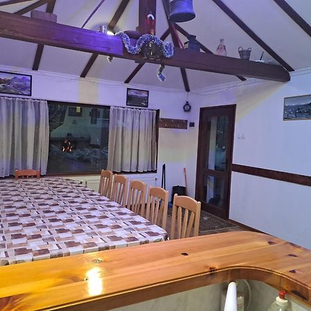Guest House Lorian Madzhare Esterno foto