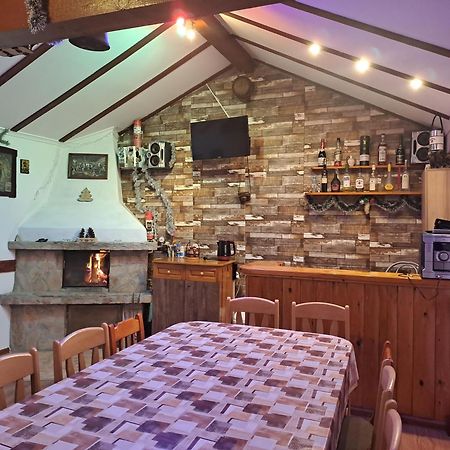 Guest House Lorian Madzhare Esterno foto