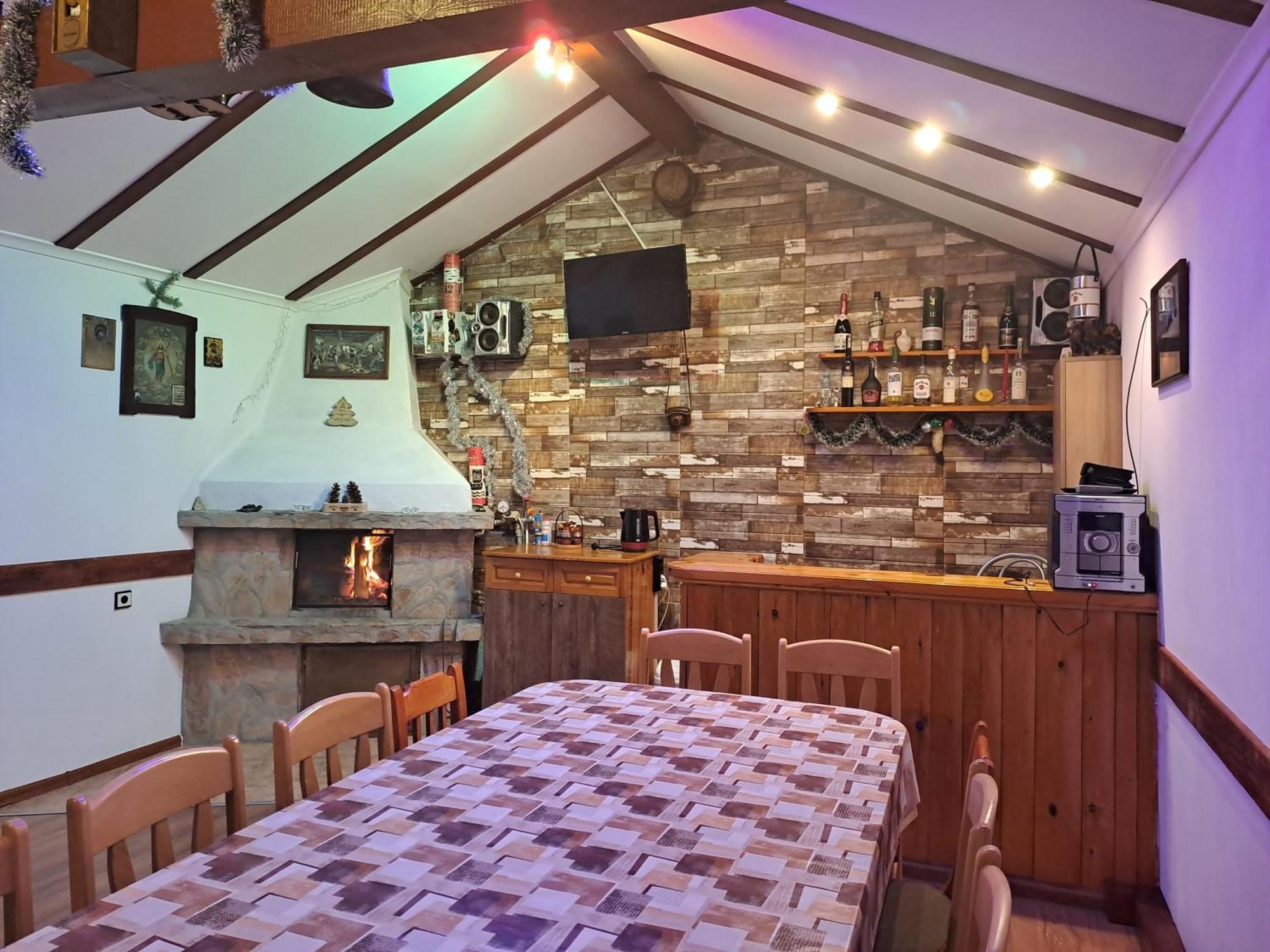 Guest House Lorian Madzhare Esterno foto