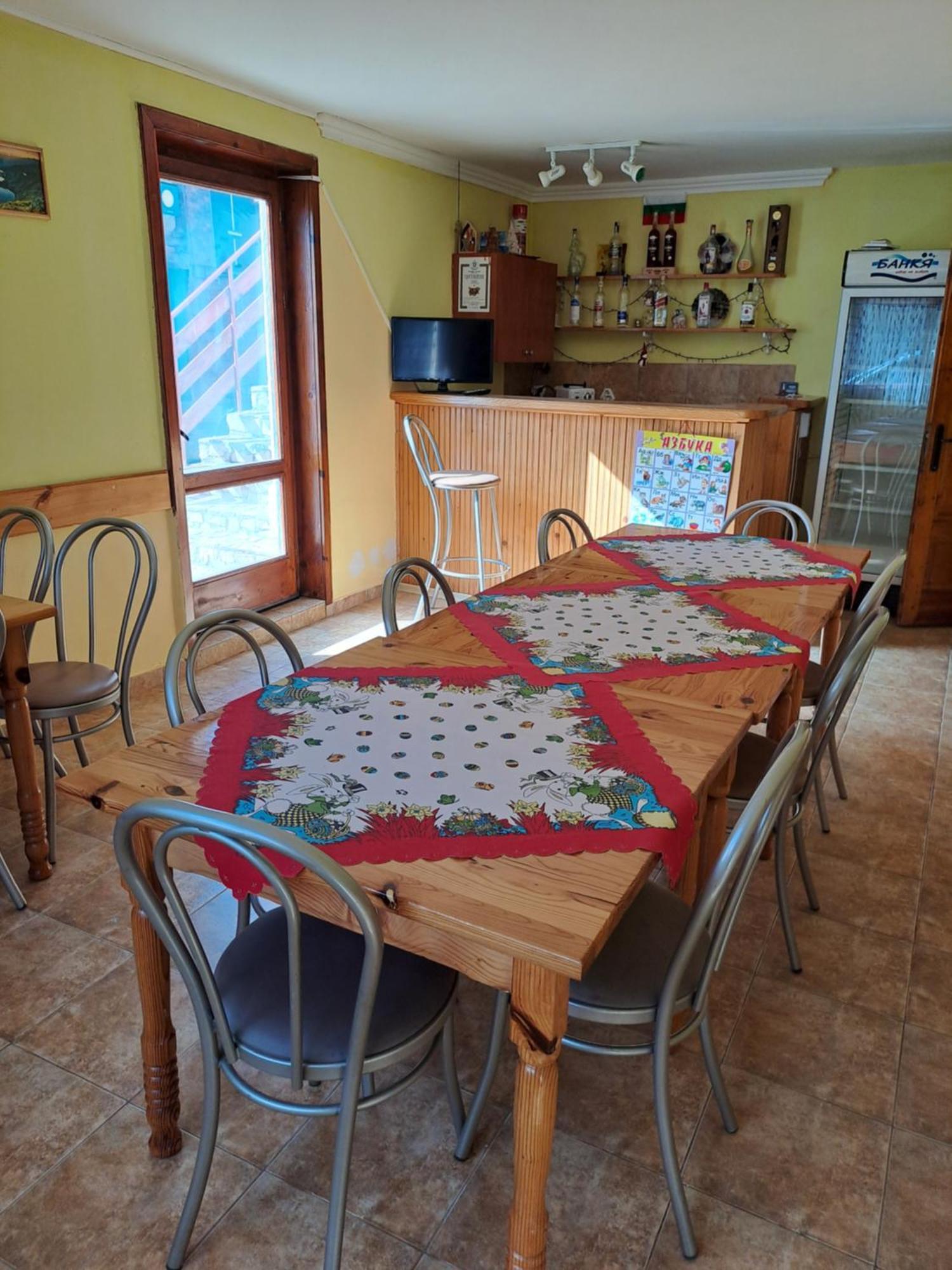 Guest House Lorian Madzhare Esterno foto