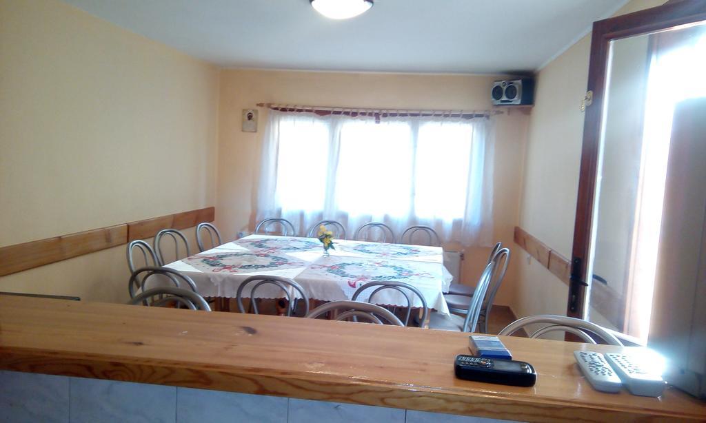 Guest House Lorian Madzhare Esterno foto