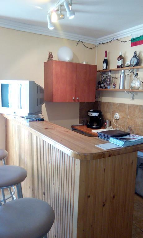 Guest House Lorian Madzhare Esterno foto